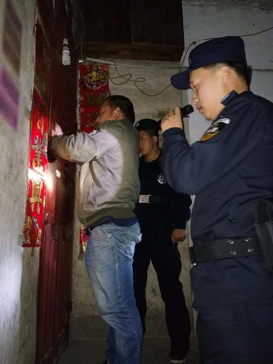 玉溪粗心妈妈误将幼女锁家中 