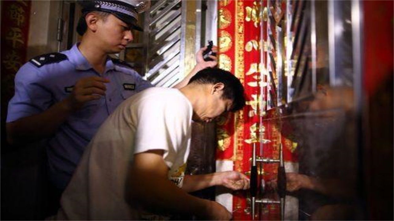 玉溪请开锁师傅开了锁后，师傅